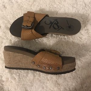 OTBT leather sandal wedges
